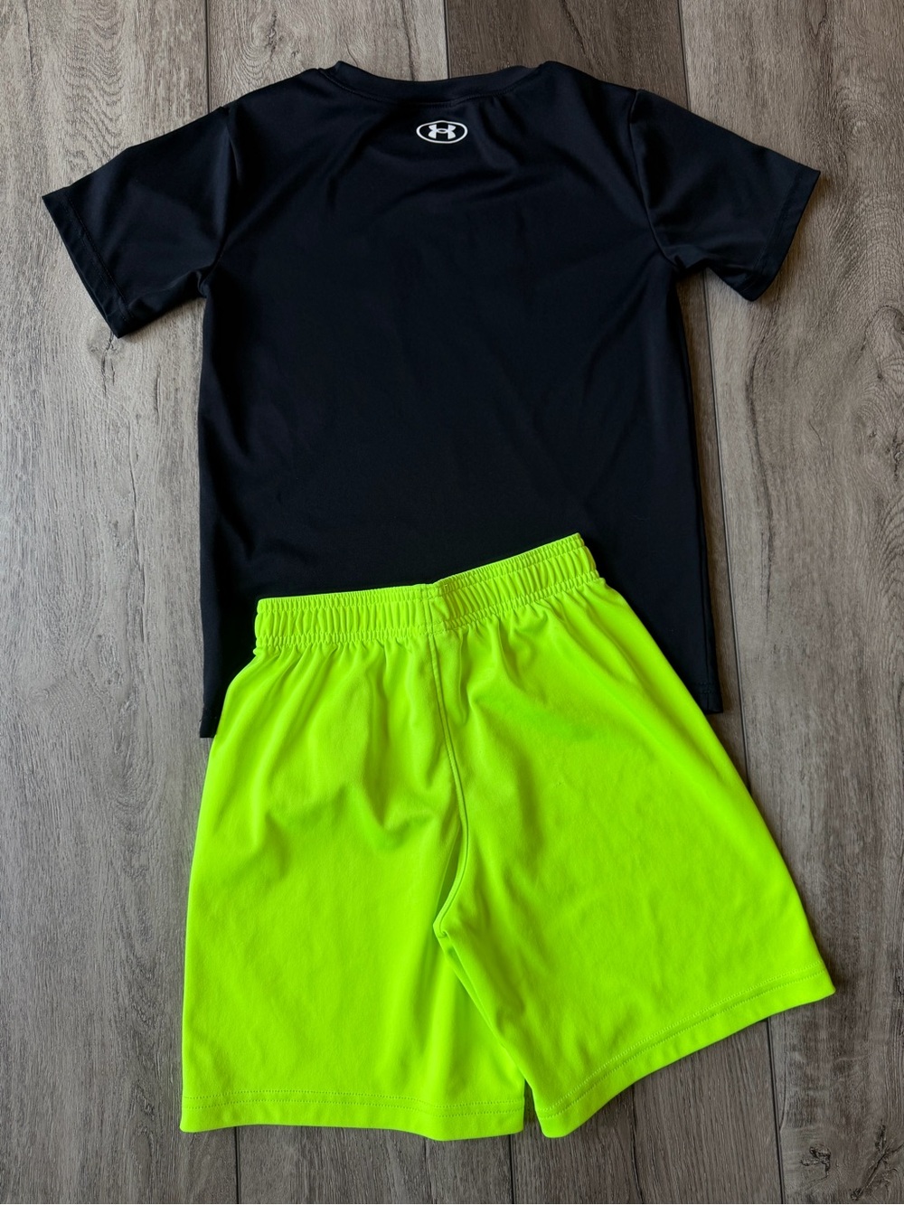Under Armour Black Graphic Tee & Neon Yellow Athletic Shorts (7) - Picture 6 of 6